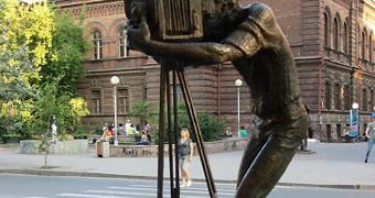 Памятник Фотографу