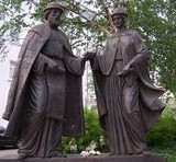 Памятник Петру и Февронии Муромским в Архангельске