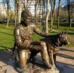 Памятник Военный инструктор с собакой