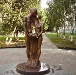 Памятник "Семейные узы"