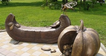 Памятник Мухе-цокотухе
