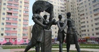 Памятник "Договор тысяч"
