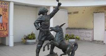 Памятник Иванушке и Коньку-Горбунку