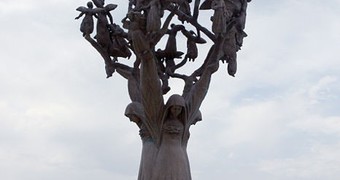 Памятник "Дерево Скорби"