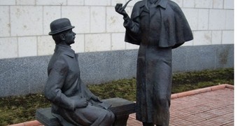 Памятник Шерлоку Холмсу и Доктору Ватсону