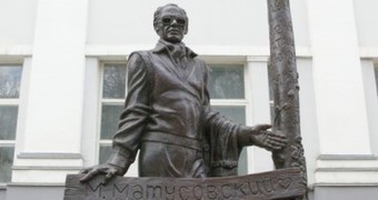 Памятник Михаилу Матусовскому