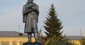 Памятник рудознатцу Михайло Волкову