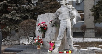 Памятник Юрию Эрвье