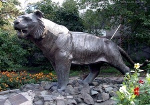 Памятник Тигру