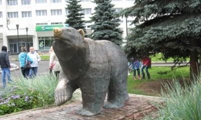Памятник Идущему медведю