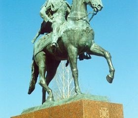 Памятник кавалерист-девице Дуровой Н. А. в Елабуге