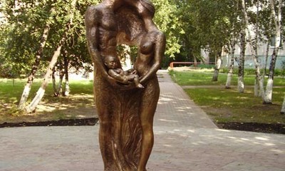 Памятник "Семейные узы"