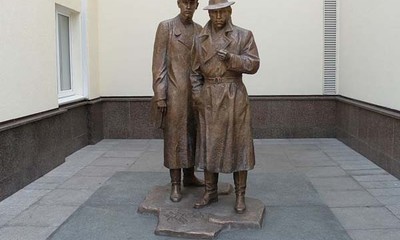 Памятник Глебу Жеглову и Володе Шарапову