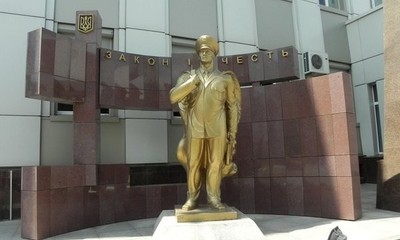 Памятник Крылатому милиционеру