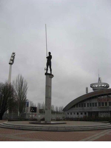 Памятник Сергею Бубке - Достопримечательности Донецка